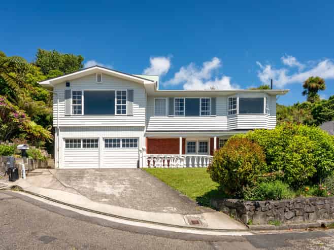 8 Lethenty Way, Karori