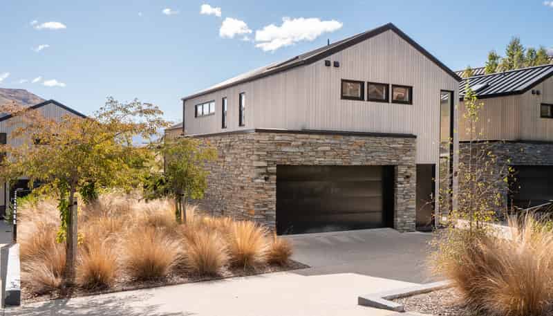 2 Eichardt , Jacks Point