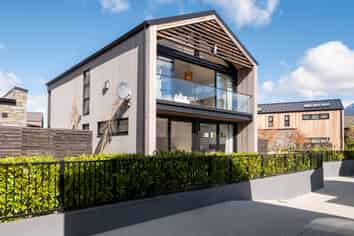 2 Eichardt , Jacks Point