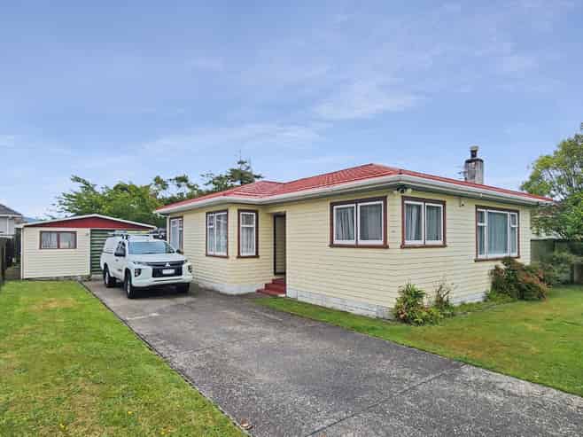 27 Russell Road, Wainuiomata