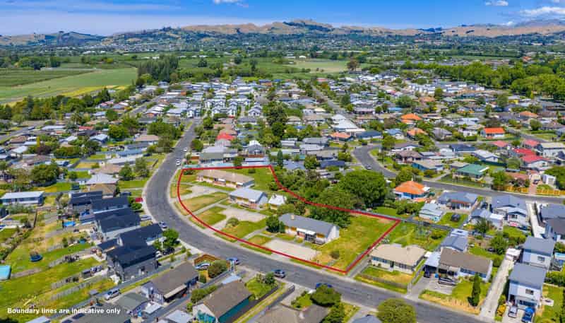 1213–122 Cunningham Crescent, Mayfair