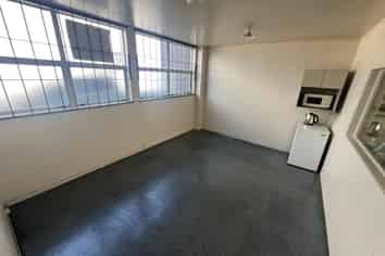 THIS IS A CRACKER JACK!