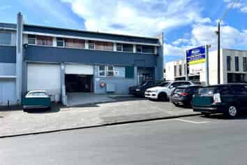 THIS IS A CRACKER JACK!