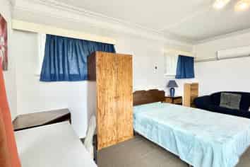 Room 1/81 London Street, Dunedin Central