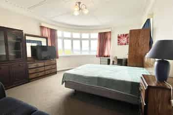 Room 1/81 London Street, Dunedin Central