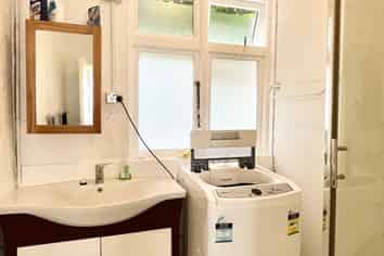 Room 1/81 London Street, Dunedin Central