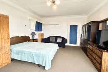 Room 1/81 London Street, Dunedin Central
