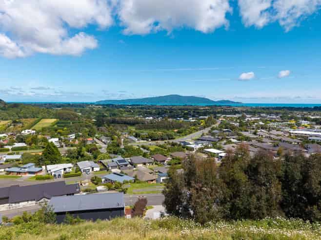 107 Kakariki Grove, Waikanae