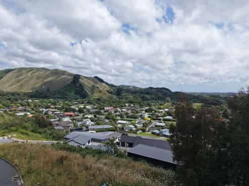 107 Kakariki Grove, Waikanae