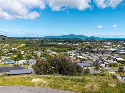 107 Kakariki Grove, Waikanae