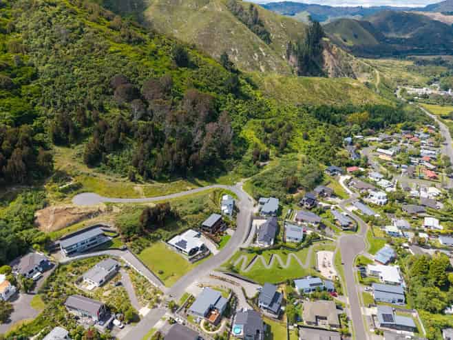 108 Kakariki Grove, Waikanae