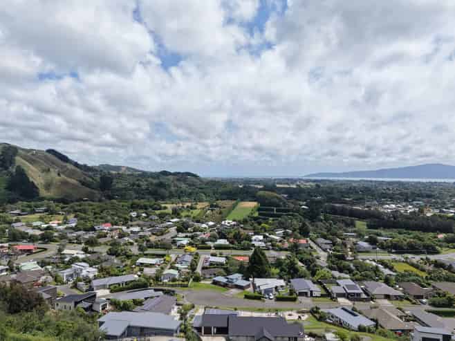 108 Kakariki Grove, Waikanae