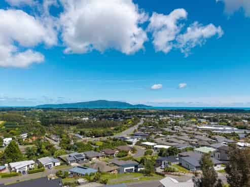 108 Kakariki Grove, Waikanae
