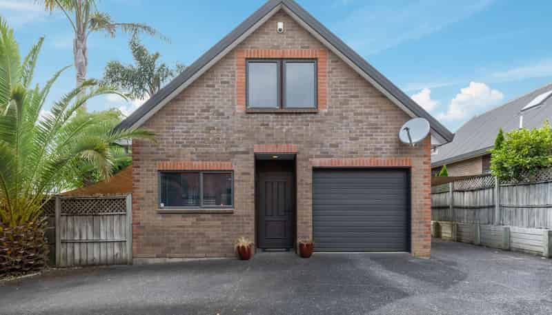 8/37 Fields Parade, Oteha