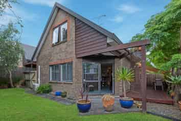 8/37 Fields Parade, Oteha