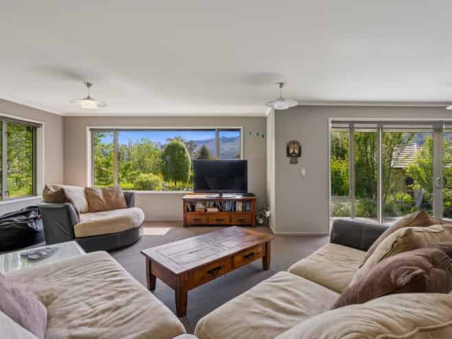 9 Hector Close, Kingston