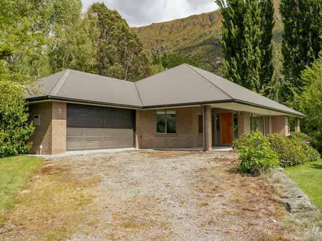 9 Hector Close, Kingston