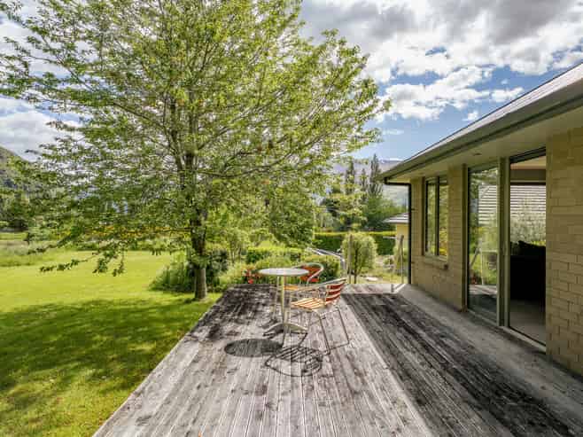 9 Hector Close, Kingston