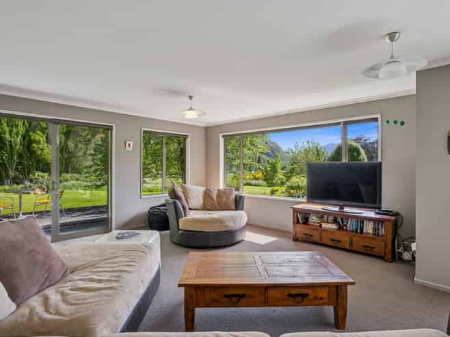 9 Hector Close, Kingston