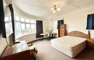 Room 2/81 London Street, Dunedin Central