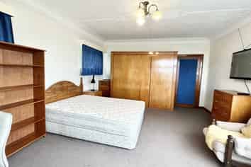 Room 2/81 London Street, Dunedin Central