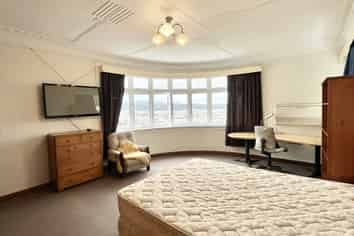 Room 2/81 London Street, Dunedin Central