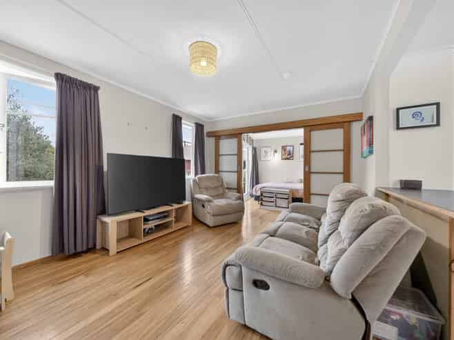 8 Oxford Street, Masterton