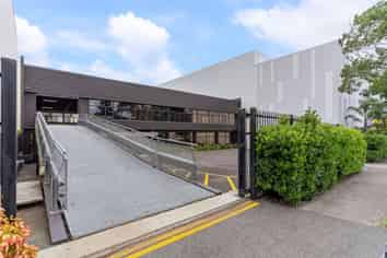 PRIME EPSOM SHOWROOM WITH AMPLE PARKING
