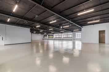 PRIME EPSOM SHOWROOM WITH AMPLE PARKING
