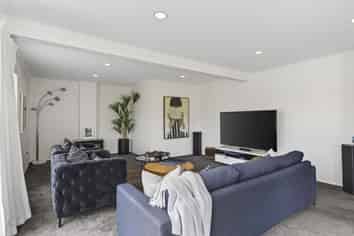 5 Whitby Place, Westown