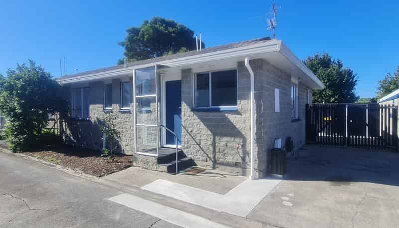 2/11 Rutherford Street, Woolston