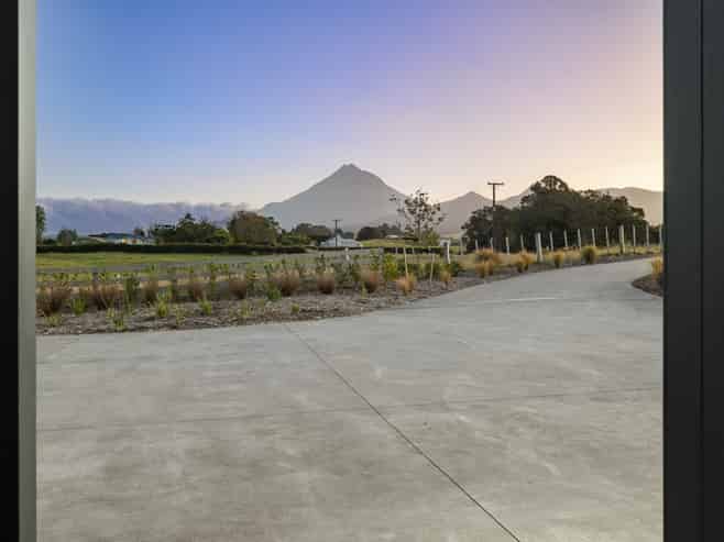 589 Kent Road, Korito