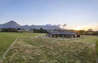 589 Kent Road, Korito