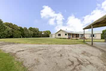 280 Corbett Road, Paraite