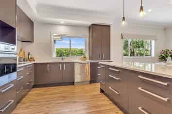 2 Drovers Way, Frimley