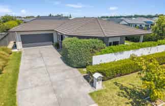 2 Drovers Way, Frimley