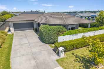 2 Drovers Way, Frimley