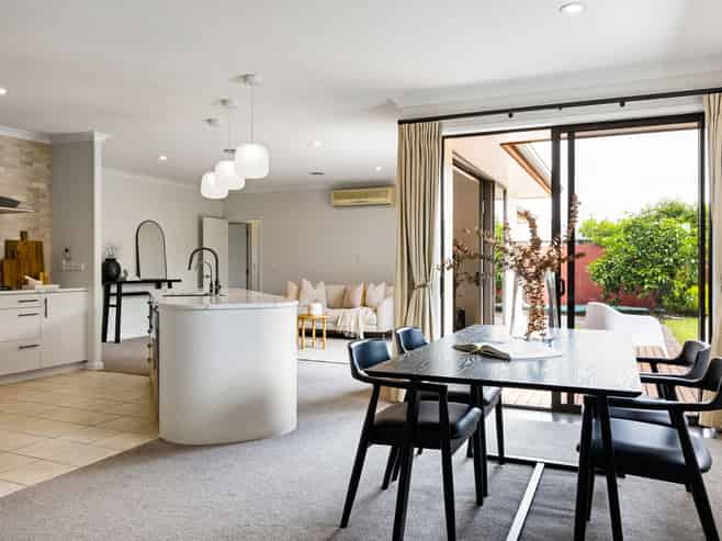 53 Barrington Drive, Huntington