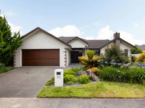 53 Barrington Drive, Huntington