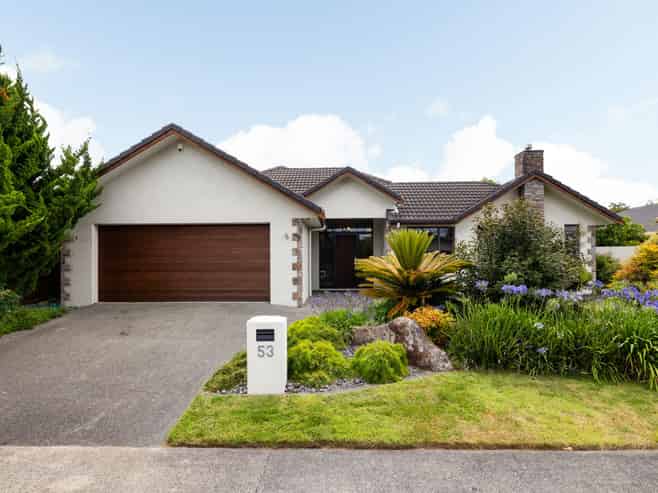 53 Barrington Drive, Huntington