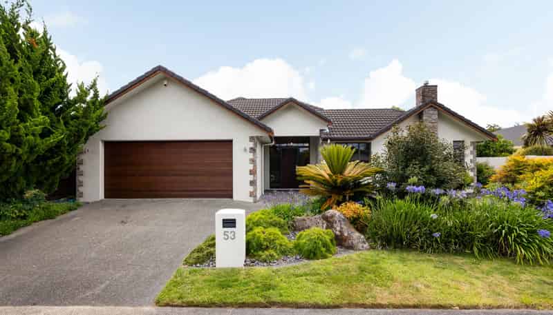 53 Barrington Drive, Huntington