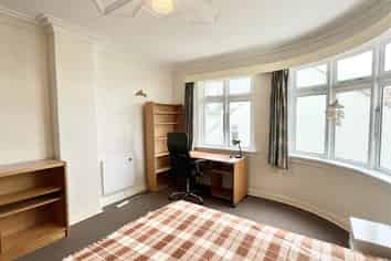 Room 4/81 London Street, Dunedin Central