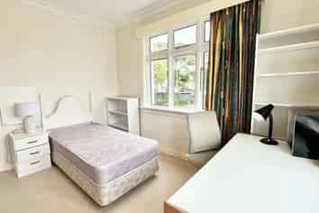 Room 5/81 London Street, Dunedin Central