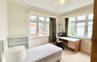 Room 5/81 London Street, Dunedin Central