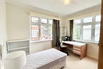 Room 5/81 London Street, Dunedin Central