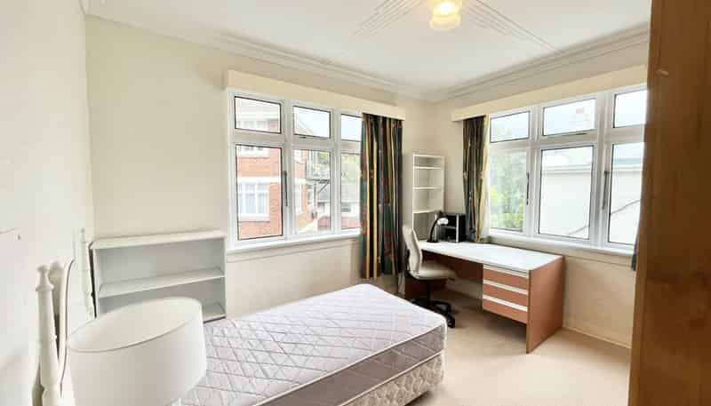 Room 5/81 London Street, Dunedin Central