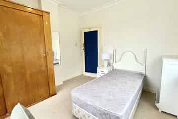 Room 5/81 London Street, Dunedin Central