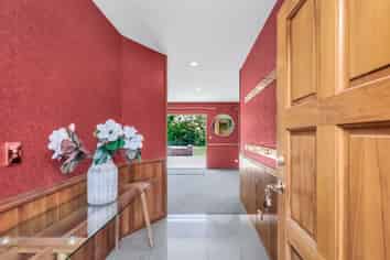 725 Ridgens Road, CHARING CROSS