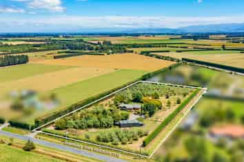 725 Ridgens Road, CHARING CROSS