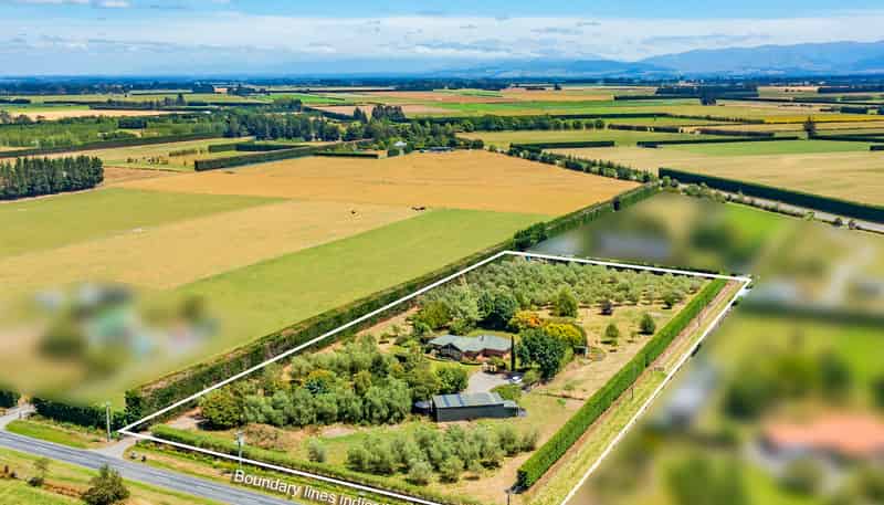 725 Ridgens Road, CHARING CROSS